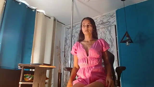 Snapshot of hanna_mooreee chatting on September 12, 2025, 5:57 pm hanna mooreee online show from September 12, 2025, 5:57 pm