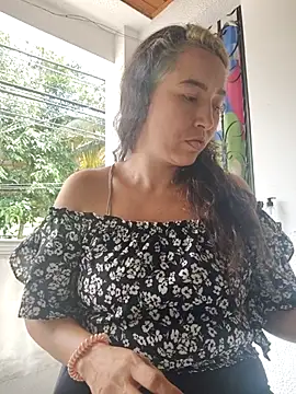 Snapshot of marly_charm_ chatting on October 17, 2025, 4:42 pm marly charm online show from October 17, 2025, 4:42 pm