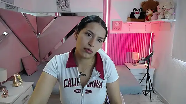 Mia garcia28 online show from June 4, 2026, 1:39 pm