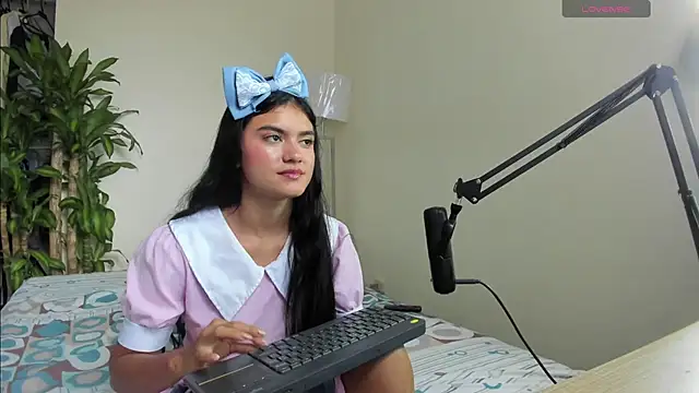 Snapshot of ikaweri chatting on November 3, 2025, 11:33 am ikaweri online show from November 3, 2025, 11:33 am