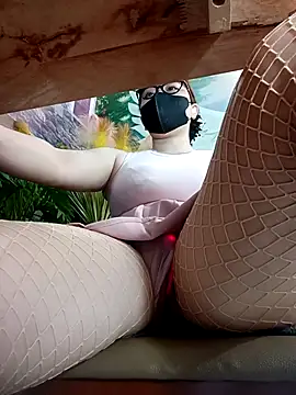 Snapshot of Bonnie-2k chatting on November 1, 2025, 6:04 am Bonnie-2k online show from November 1, 2025, 6:04 am