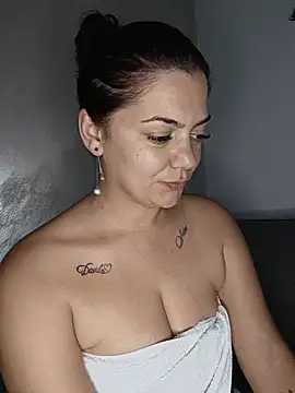 Snapshot of LadyNora chatting on June 25, 2026, 8:02 pm LadyNora online show from June 25, 2026, 8:02 pm
