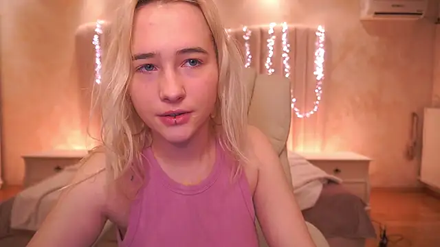 LilElfie online show from March 24, 2026, 3:11 am