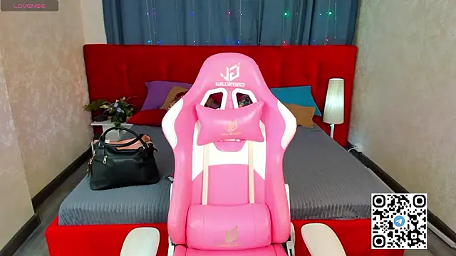 Snapshot of Mia_E1fie chatting on February 8, 2026, 1:09 am Mia E1fie online show from February 8, 2026, 1:09 am