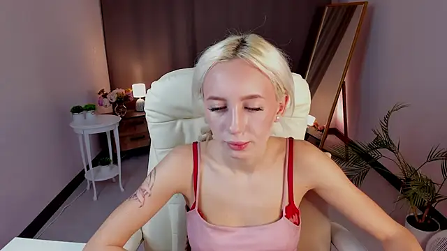 Snapshot of cute_luucy chatting on March 17, 2026, 3:11 am cute luucy online show from March 17, 2026, 3:11 am