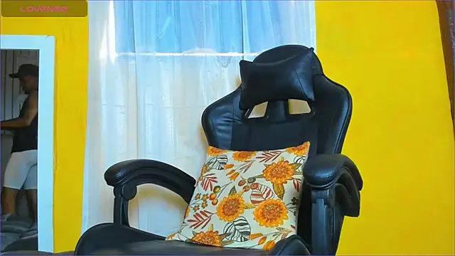 Alex bigcock11  online show from December 15, 2025, 4:11 pm