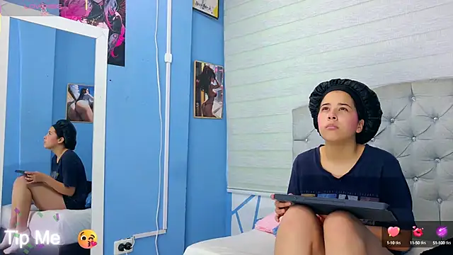 Snapshot of Emily_J18 chatting on September 10, 2025, 2:28 pm Emily J18 online show from September 10, 2025, 2:28 pm