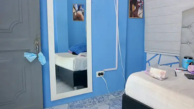 Snapshot of Emily_J18 chatting on October 4, 2025, 1:31 pm Emily J18 online show from October 4, 2025, 1:31 pm