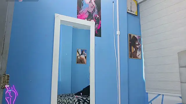 Snapshot of Emily_J18 chatting on November 9, 2025, 3:54 pm Emily J18 online show from November 9, 2025, 3:54 pm