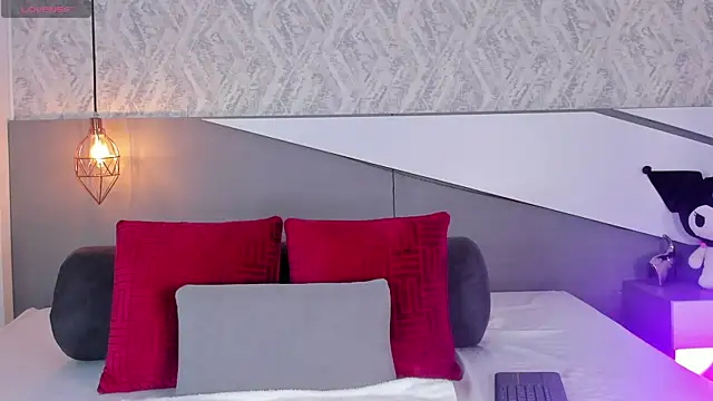 krystal foxx online show from November 17, 2025, 5:08 pm