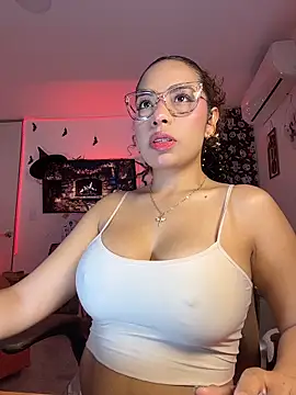 Snapshot of megansan_ chatting on October 27, 2025, 12:31 pm megansan online show from October 27, 2025, 12:31 pm