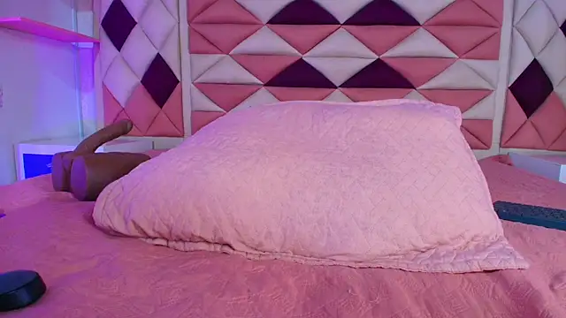 valecastro  online show from September 26, 2025, 7:18 pm