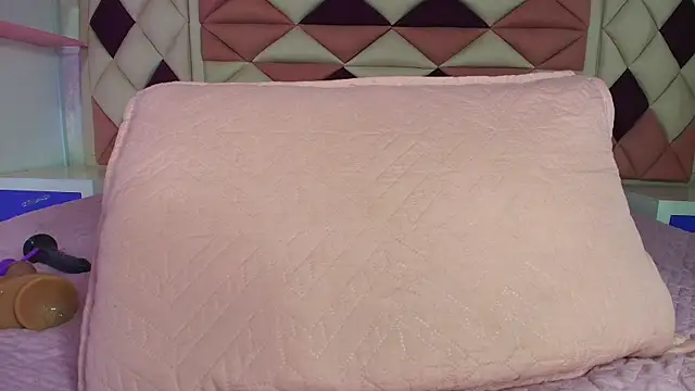 valecastro  online show from October 3, 2025, 7:11 pm