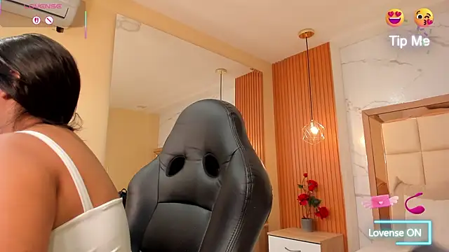 julieta rosee online show from October 23, 2025, 9:57 pm