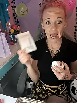 Purple2StayThnxx online show from September 20, 2025, 11:06 pm