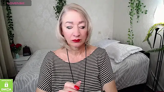 Snapshot of hunters_woman chatting on October 12, 2025, 5:01 pm hunters woman online show from October 12, 2025, 5:01 pm