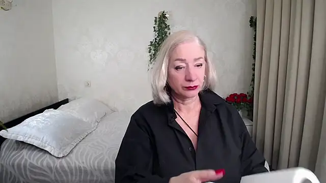 hunters woman online show from February 12, 2026, 4:57 pm