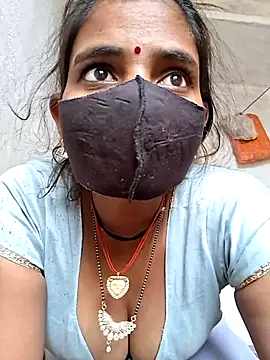 RAYI Queen 3 online show from November 15, 2025, 3:37 am