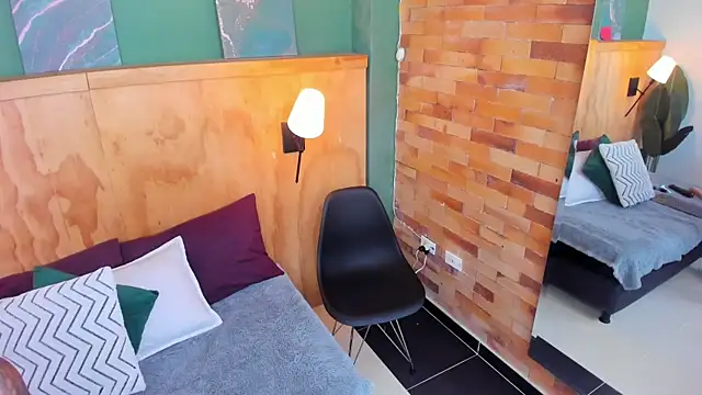 milavega  online show from December 3, 2025, 12:03 pm