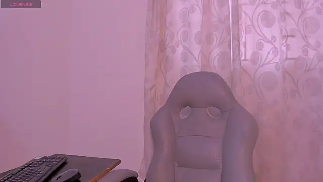 Snapshot of Faver_ chatting on October 31, 2025, 12:06 pm Faver online show from October 31, 2025, 12:06 pm