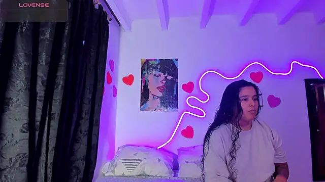 Dilan and Mia online show from March 26, 2026, 11:43 pm