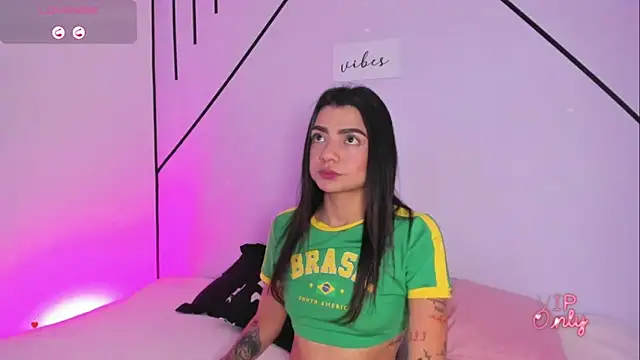 MiahCornell  online show from February 4, 2026, 8:03 pm