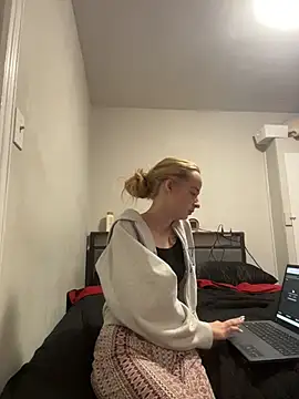 Snapshot of SeccySerena chatting on February 25, 2026, 5:33 pm SeccySerena online show from February 25, 2026, 5:33 pm