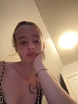 SeccySerena online show from June 10, 2026, 8:08 pm