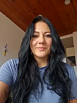 Snapshot of karla_valk1 chatting on April 21, 2026, 6:44 pm karla valk1 online show from April 21, 2026, 6:44 pm