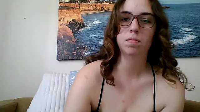 sweetsocalgirl online show from March 23, 2026, 11:31 pm