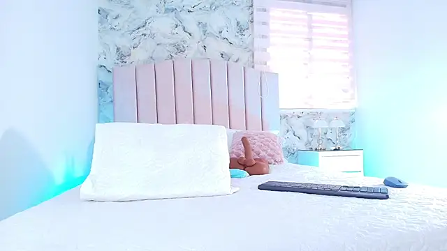 cataleya ebony  online show from November 6, 2025, 7:15 pm