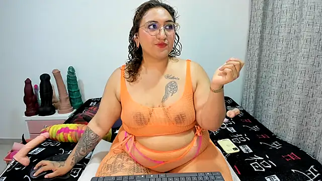 Snapshot of charlloteevans_X chatting on June 10, 2026, 2:16 pm charlloteevans X online show from June 10, 2026, 2:16 pm