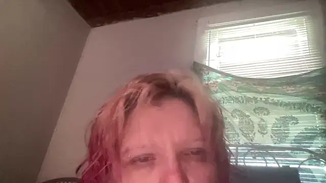 g0lden are0las89 online show from June 10, 2026, 9:57 pm