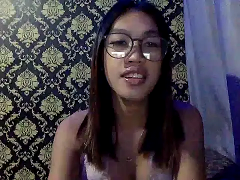 Snapshot of your_wifey chatting on October 2, 2025, 10:22 am your wifey online show from October 2, 2025, 10:22 am