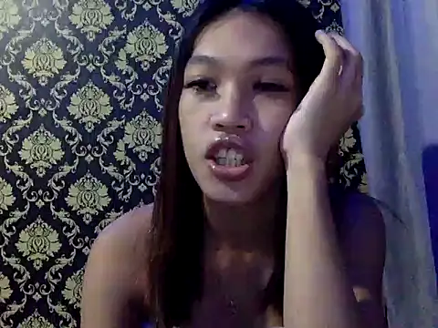 Snapshot of your_wifey chatting on October 22, 2025, 11:32 am your wifey online show from October 22, 2025, 11:32 am