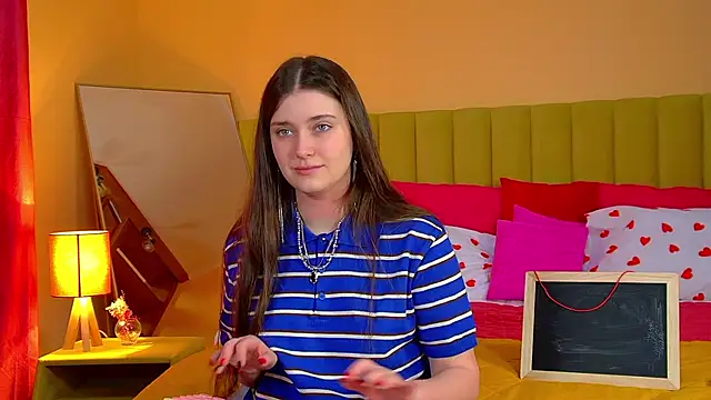 JessicaJewells online show from March 18, 2026, 6:27 am