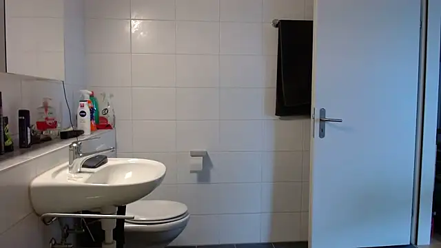 Hijuga online show from February 8, 2026, 9:23 am