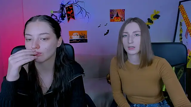 eva smiith  online show from October 28, 2025, 6:39 am