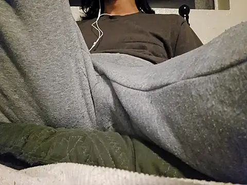 Nicks9inches online show from September 16, 2025, 8:15 am