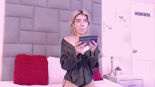 Noah Bells online show from December 15, 2025, 11:47 am