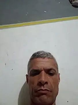 Snapshot of BrenoAvelar chatting on April 23, 2026, 3:41 am BrenoAvelar online show from April 23, 2026, 3:41 am