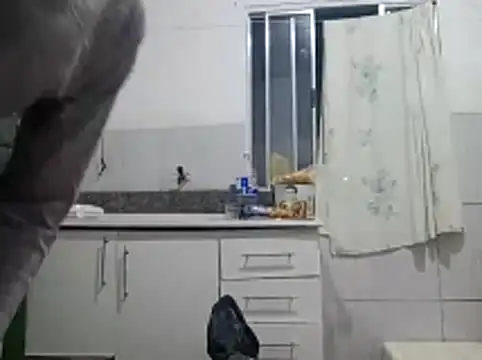 Snapshot of BrenoAvelar chatting on May 3, 2026, 7:25 am BrenoAvelar online show from May 3, 2026, 7:25 am