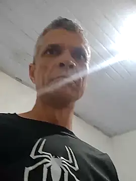 Snapshot of BrenoAvelar chatting on May 9, 2026, 2:17 am BrenoAvelar online show from May 9, 2026, 2:17 am