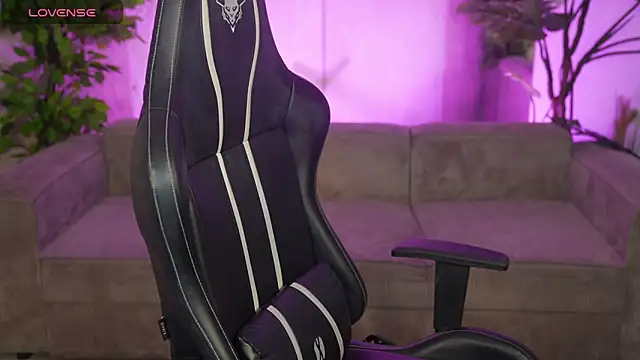 Esmie Smile online show from April 12, 2026, 11:10 pm