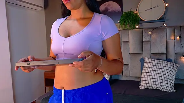 RiriiBrunette   online show from November 21, 2025, 7:45 pm