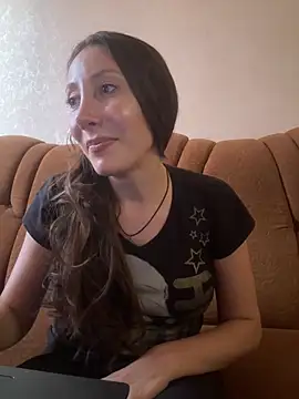 Snapshot of HellaryTourent chatting on September 9, 2025, 2:27 pm HellaryTourent online show from September 9, 2025, 2:27 pm