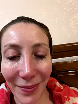 HellaryTourent online show from November 27, 2025, 6:10 pm