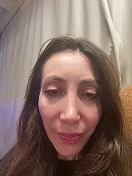 Snapshot of HellaryTourent chatting on February 1, 2026, 5:44 pm HellaryTourent online show from February 1, 2026, 5:44 pm