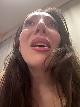 Snapshot of HellaryTourent chatting on February 2, 2026, 6:50 pm HellaryTourent online show from February 2, 2026, 6:50 pm