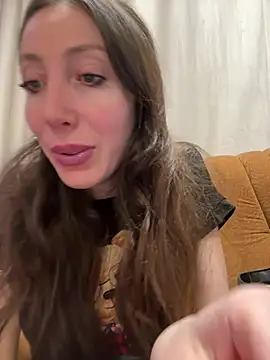 Snapshot of HellaryTourent chatting on February 14, 2026, 6:15 pm HellaryTourent online show from February 14, 2026, 6:15 pm